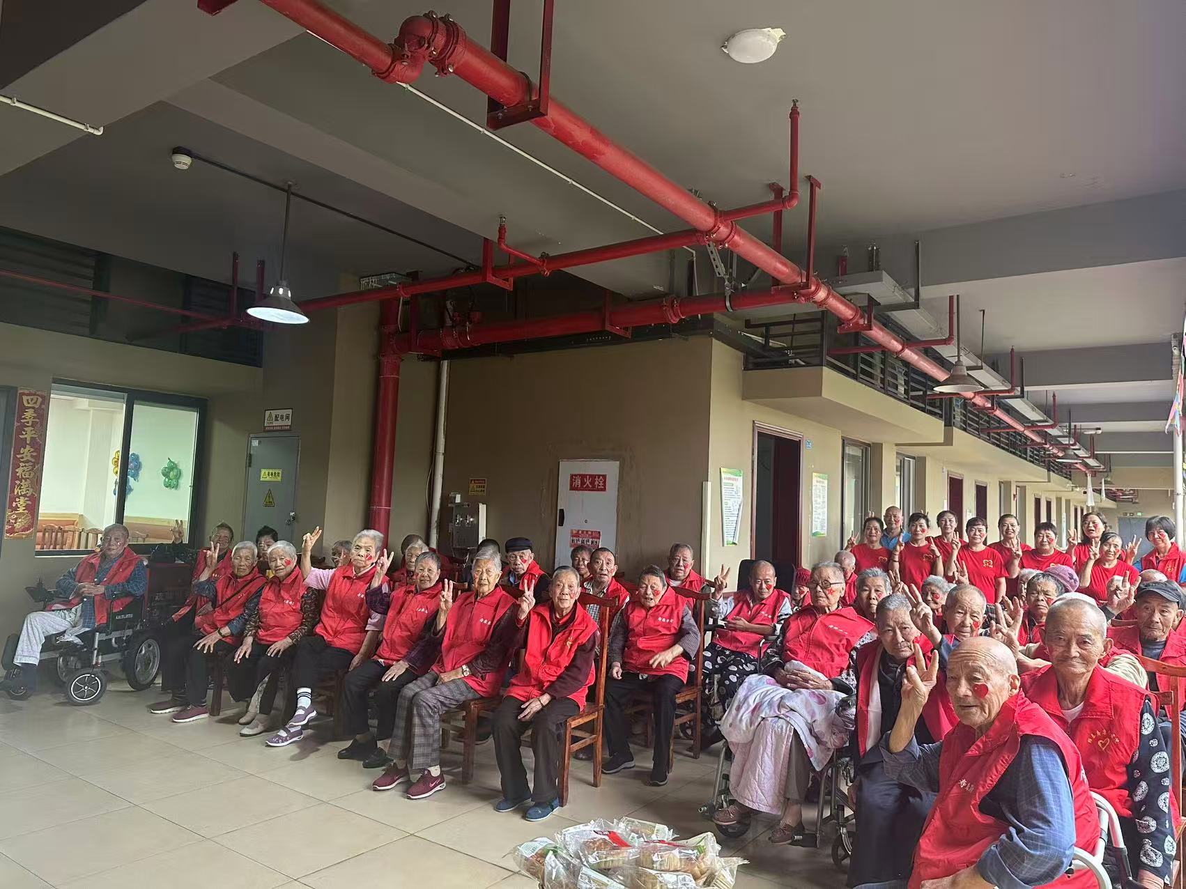 情暖双节、、爱在养老院                 --国庆中秋主题活动